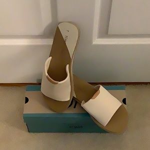 Toms Carly Sandal White Size 9